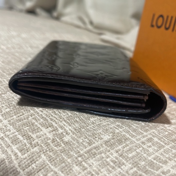 Louis Vuitton Amarante Vernis Sarah Monogram Wallet - Picture 13 of 17